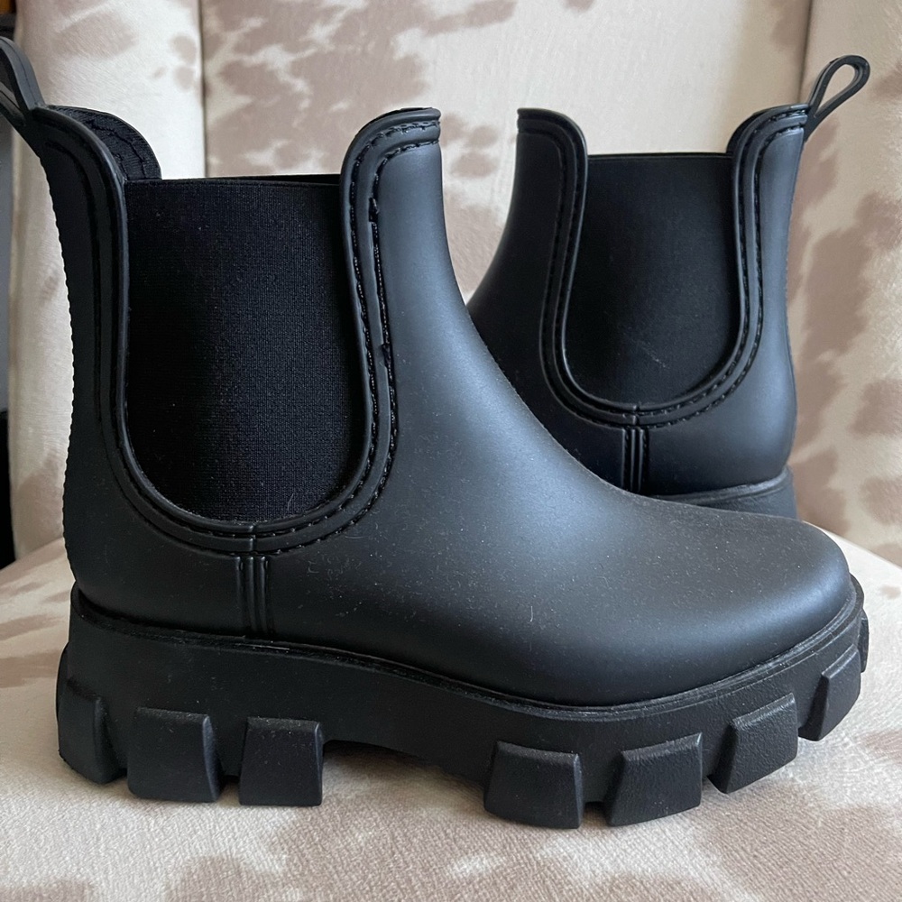 Jeffrey Campbell- Chelsea lug sole rain boot